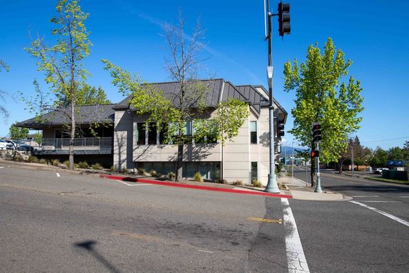 1388 Court St, Redding, CA 96001